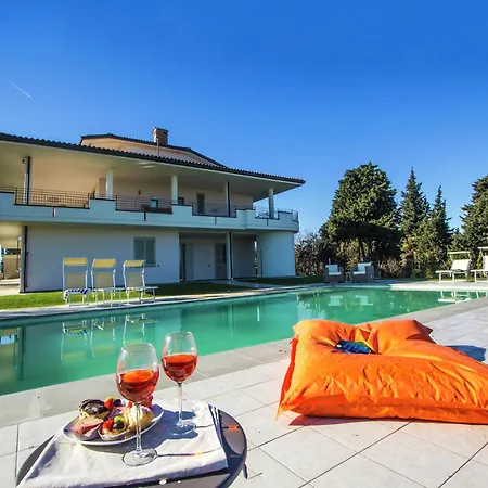 Tranquil Escape In Apartment Tavullia
